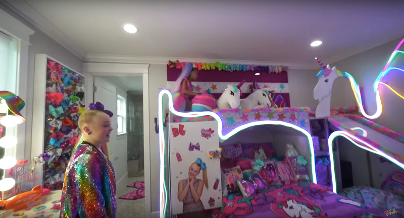 Illustration for article titled JoJo Siwa Babysits North West in Her Claire's Gift Shop Of a Home